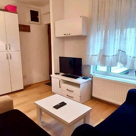 Bright & Lovely Apartment In The City Center พริสตีนา ภายนอก รูปภาพ