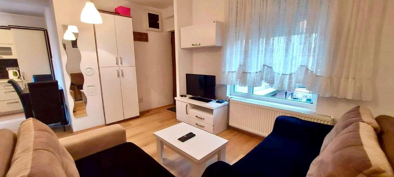 Bright & Lovely Apartment In The City Center พริสตีนา ภายนอก รูปภาพ