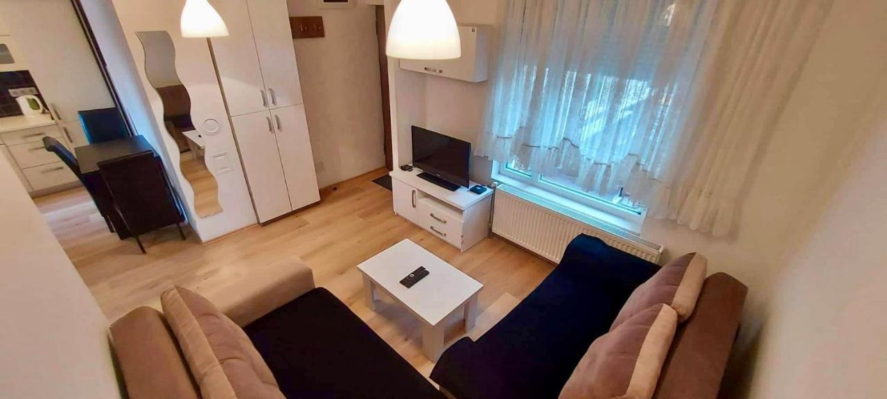 Bright & Lovely Apartment In The City Center พริสตีนา ภายนอก รูปภาพ