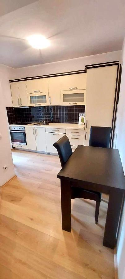 Bright & Lovely Apartment In The City Center พริสตีนา ภายนอก รูปภาพ