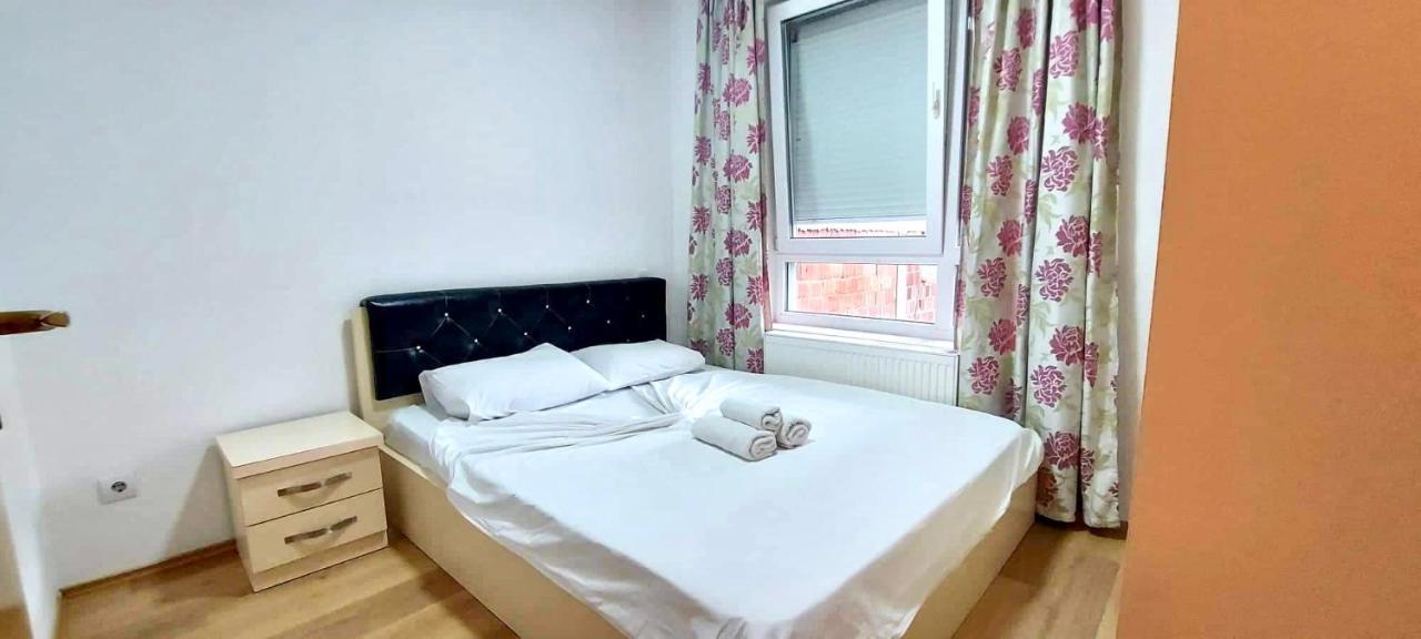 Bright & Lovely Apartment In The City Center พริสตีนา ภายนอก รูปภาพ
