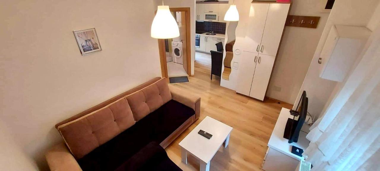 Bright & Lovely Apartment In The City Center พริสตีนา ภายนอก รูปภาพ