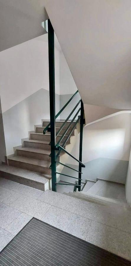 Bright & Lovely Apartment In The City Center พริสตีนา ภายนอก รูปภาพ