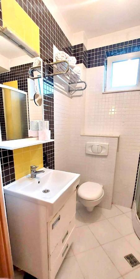 Bright & Lovely Apartment In The City Center พริสตีนา ภายนอก รูปภาพ